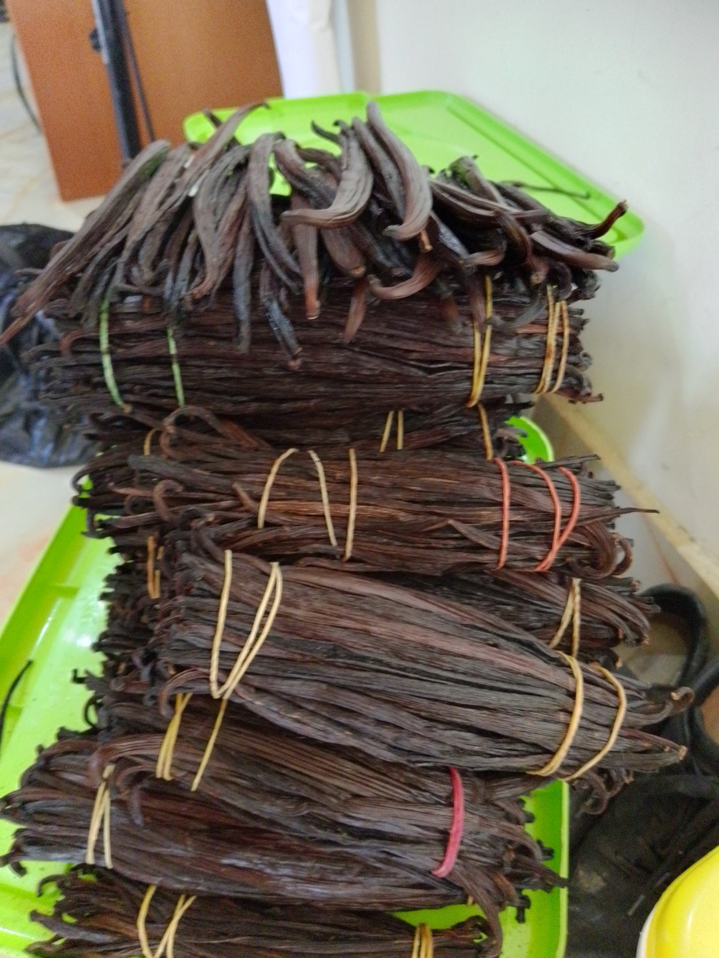 Ghana Planifolia Vanilla Beans - vanillasoftheworld.com