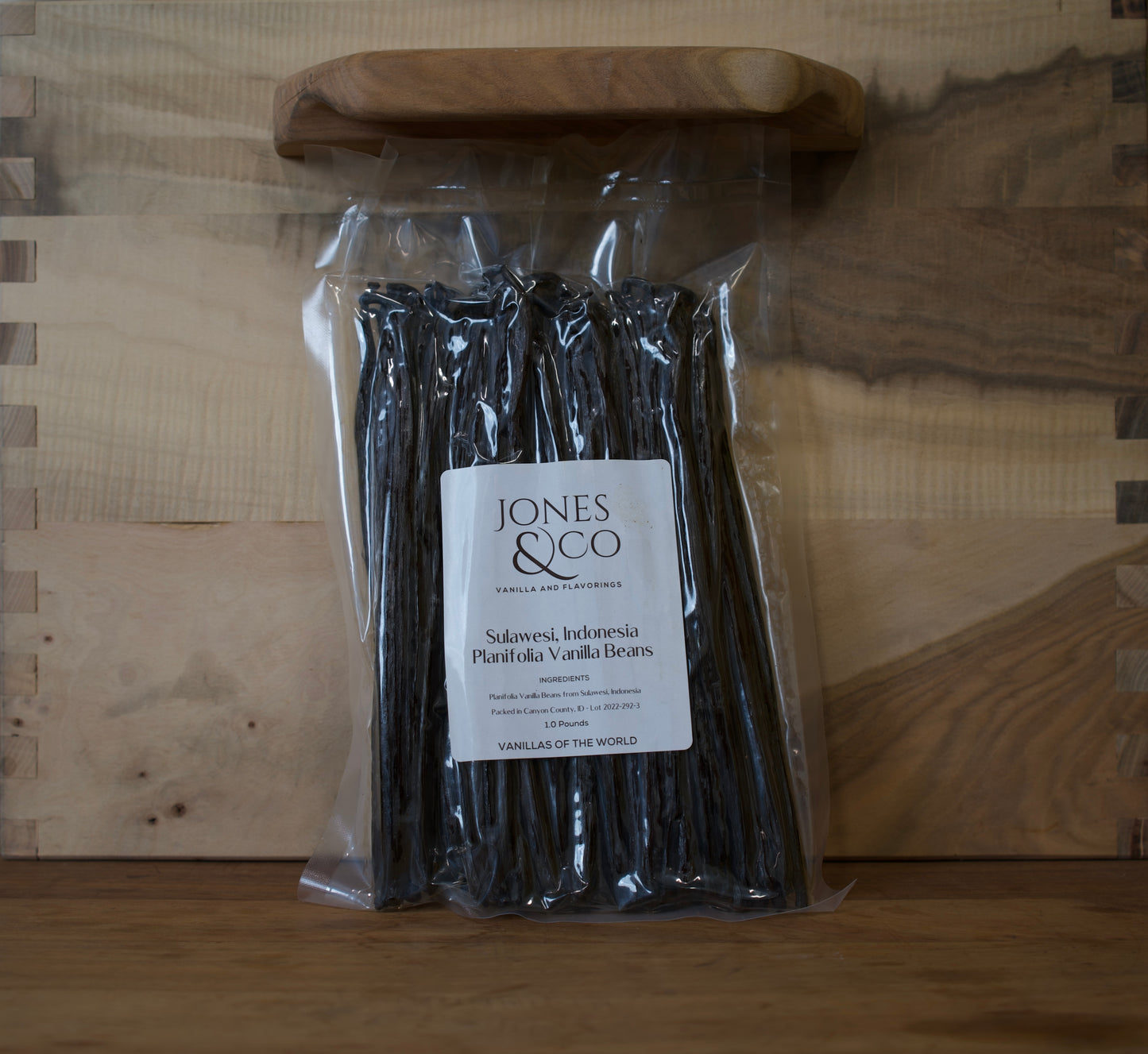 Indonesia - Sulawesi - Planifolia Vanilla Beans - vanillasoftheworld.com